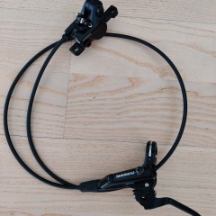 Тормоз дисковый SHIMANO MT MT501, BL(левый)/BR-MT500(передний), полимерные колодки, 1000мм, черный